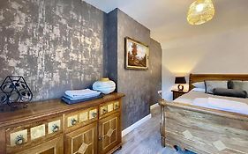 House 1905 - Self Catering Serviced Apartment